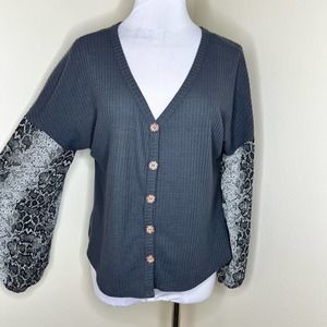 Truself Waffle Knit Top MEDIUM Gray Button Down Snakeskin Print Balloon Sleeve